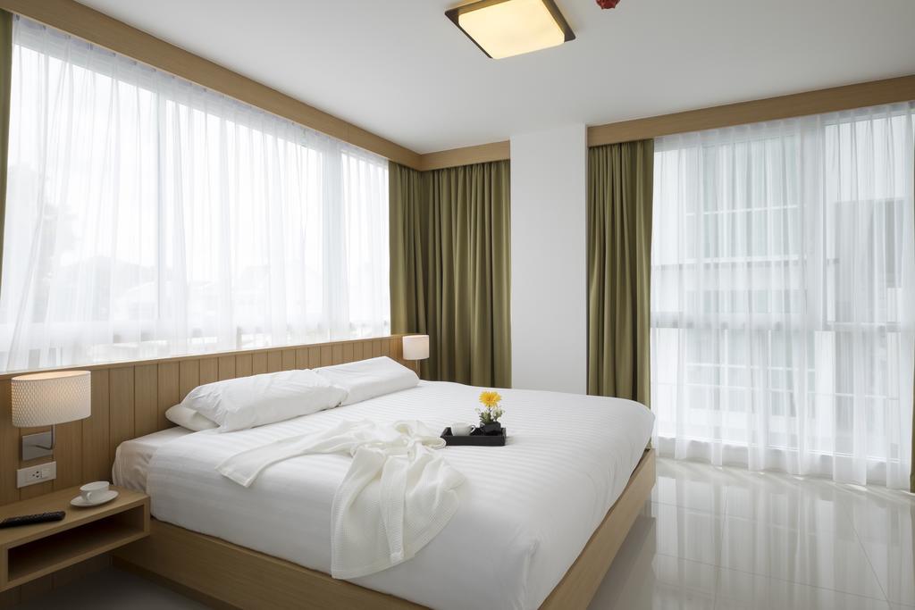 Modern Thai Suites Phuket Стая снимка