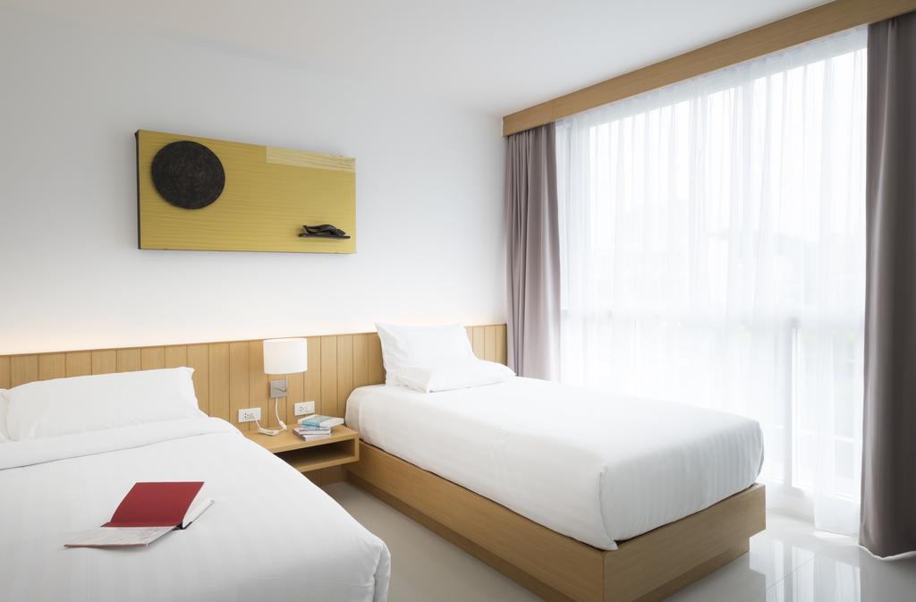 Modern Thai Suites Phuket Стая снимка