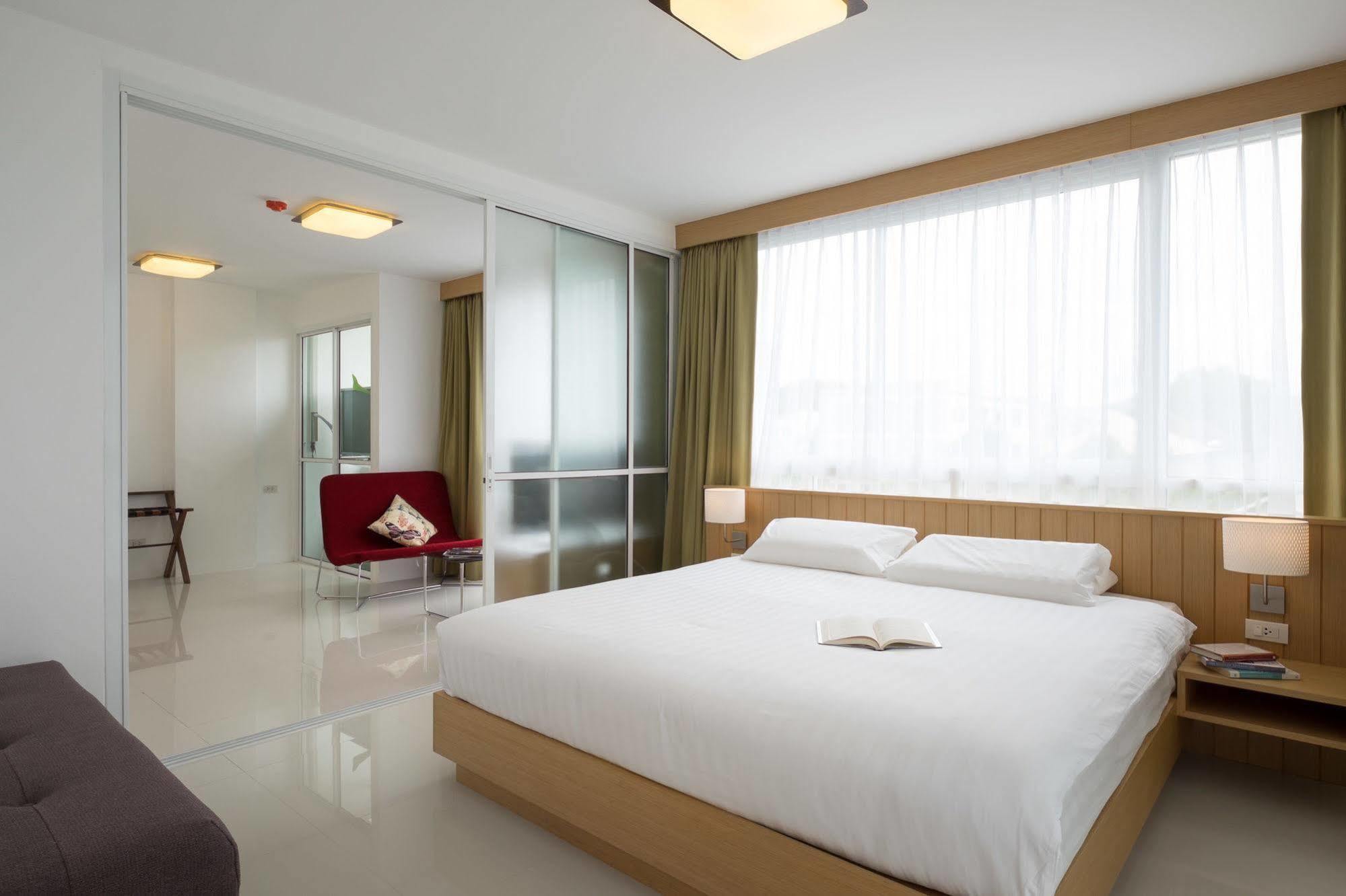Modern Thai Suites Phuket Екстериор снимка