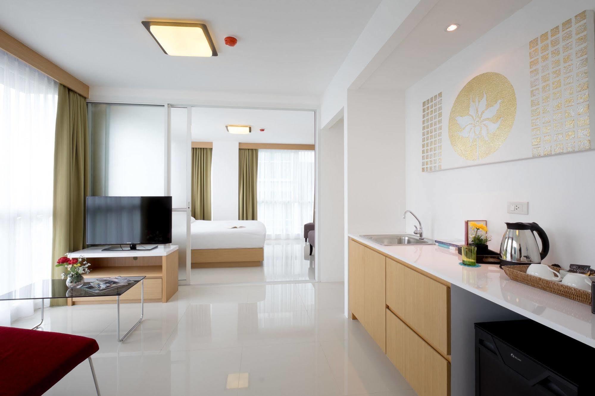 Modern Thai Suites Phuket Екстериор снимка