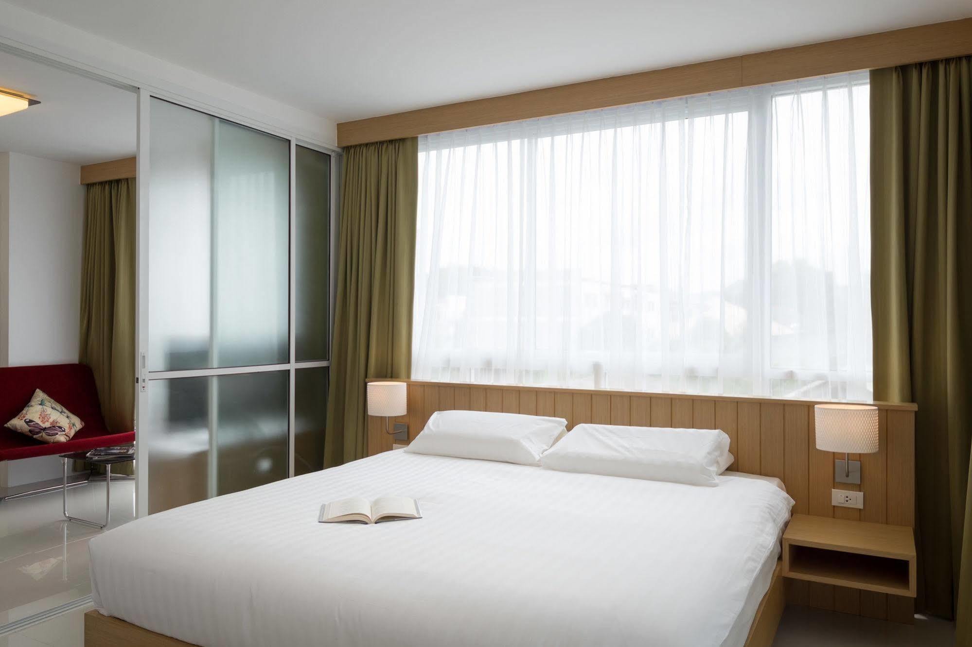 Modern Thai Suites Phuket Екстериор снимка