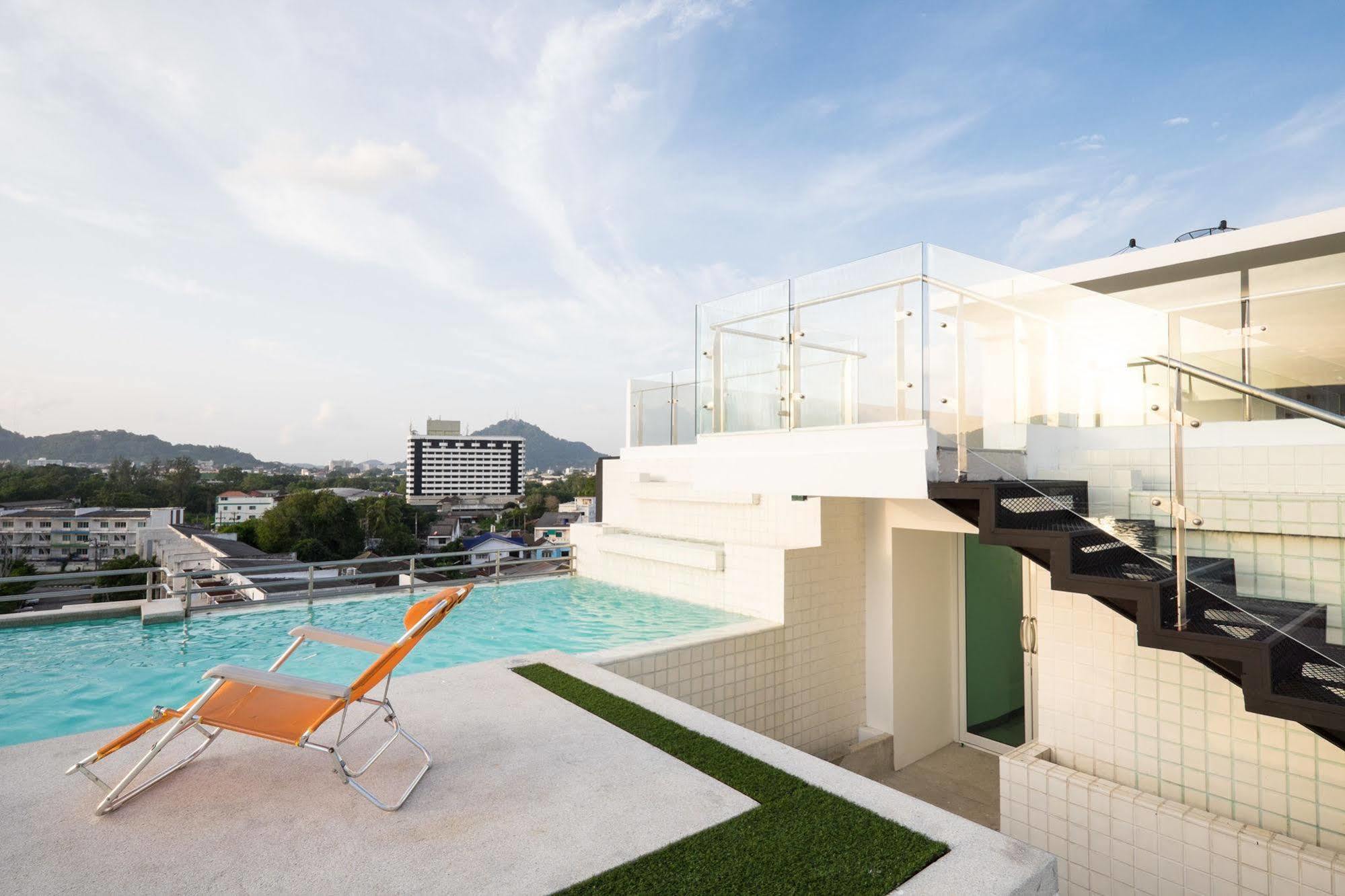 Modern Thai Suites Phuket Екстериор снимка
